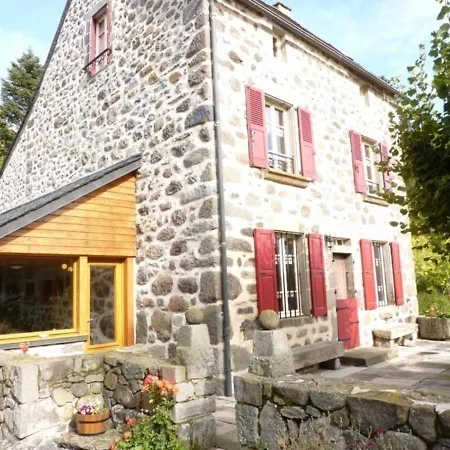 Semesterbostad Maison De Caractere Au Coeur Des Volcans D'auvergne Avec Jardin, Cheminee Et Proche Des Activites Outdoor - Fr-1-742-464 Dienne (Cantal)